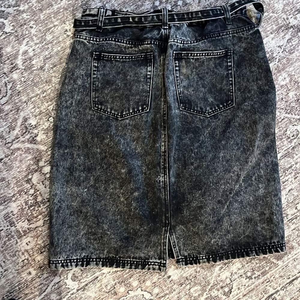 Black denim wash jeans skirt women’s size large knee length - Picture 4 of 6